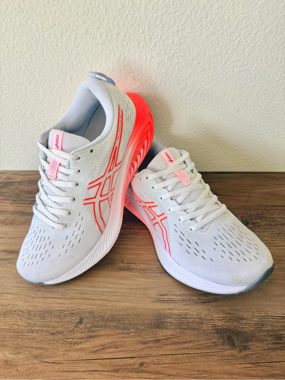 ASICS Gel-Excite 10 Women’s in White/Sunrise Red (Size: 8) EXCELLENT/WORN 2X!!